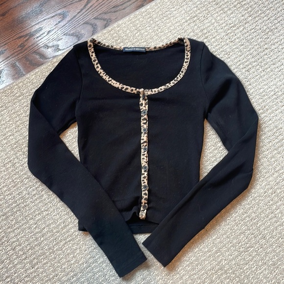 Brandy Melville Tops - Brandy Melville long sleeve button down.